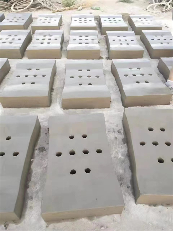 　　水泥預制蓋板