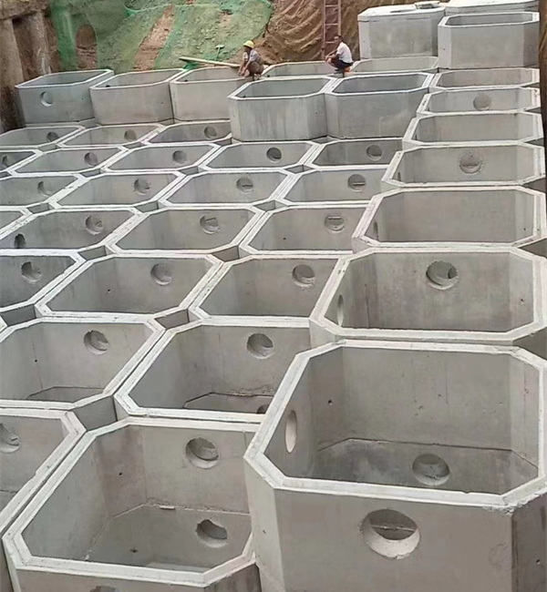 　　水泥預制組合化糞池